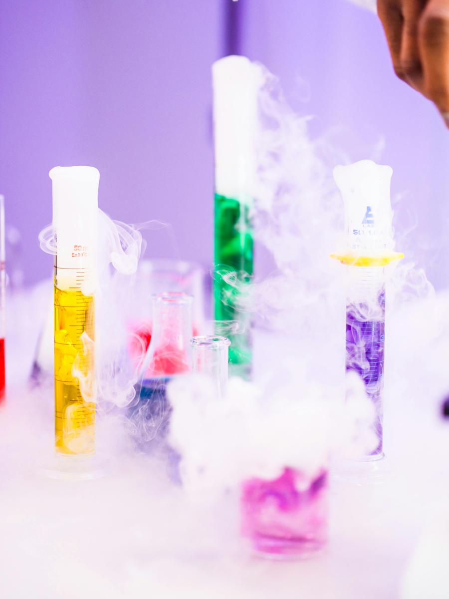 Fascynujący świat: ciekawostki chemiczne, które cię zaskoczą